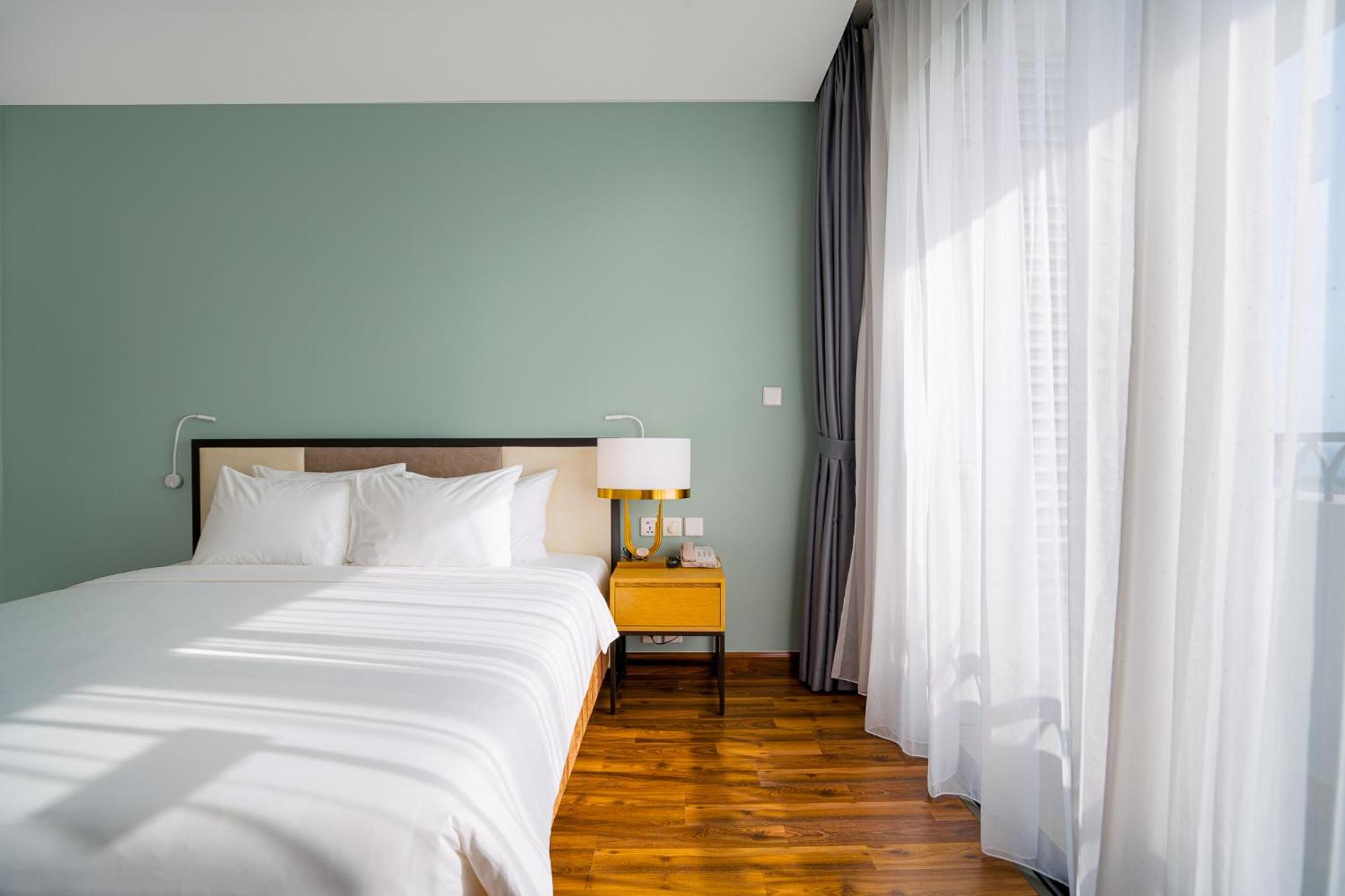 Отель Wyndham Garden Grandworld Дуонг-Донг Экстерьер фото