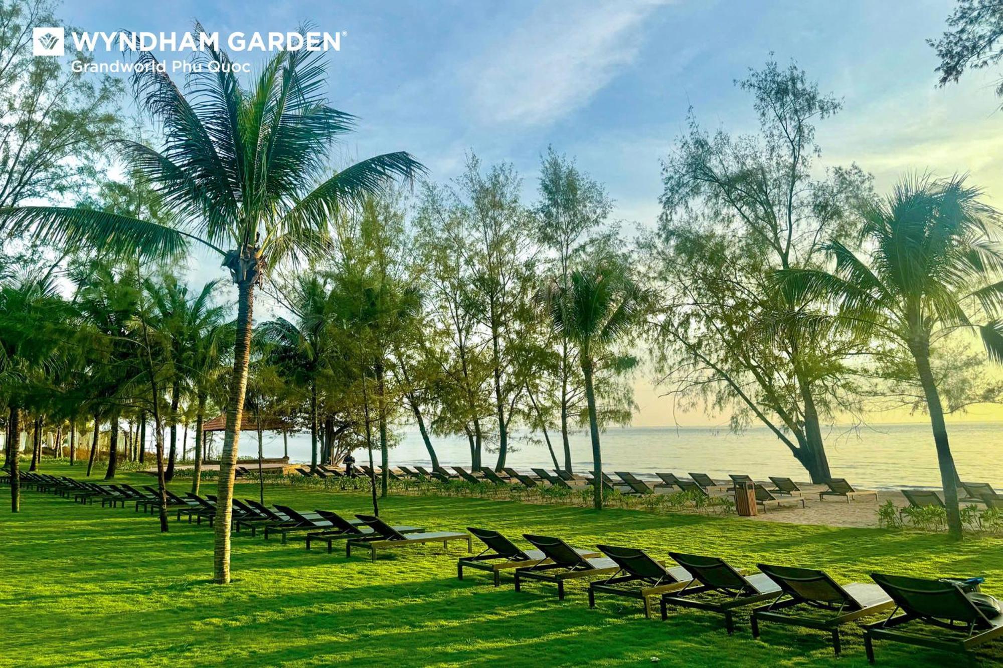 Отель Wyndham Garden Grandworld Дуонг-Донг Экстерьер фото