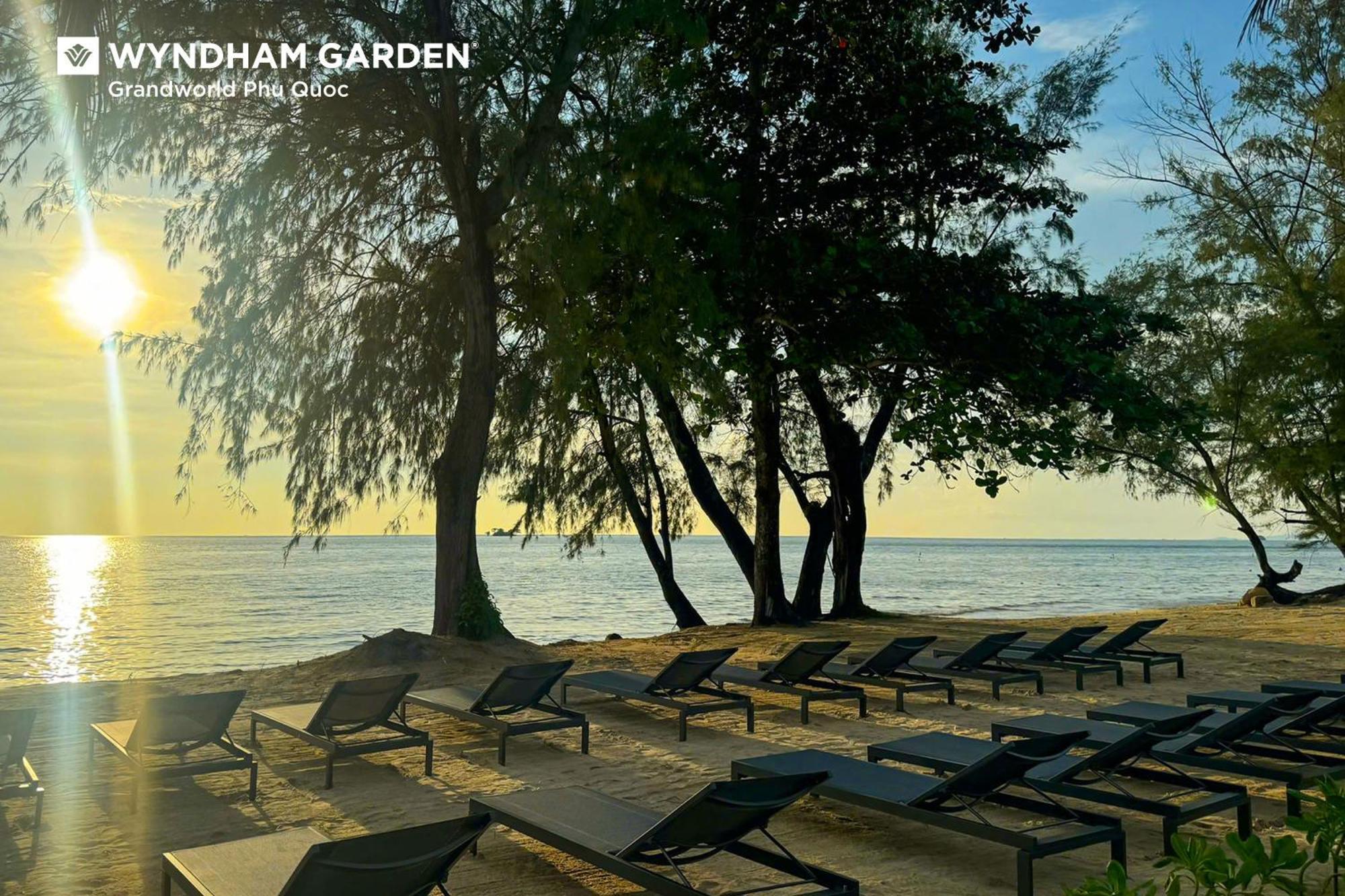 Отель Wyndham Garden Grandworld Дуонг-Донг Экстерьер фото