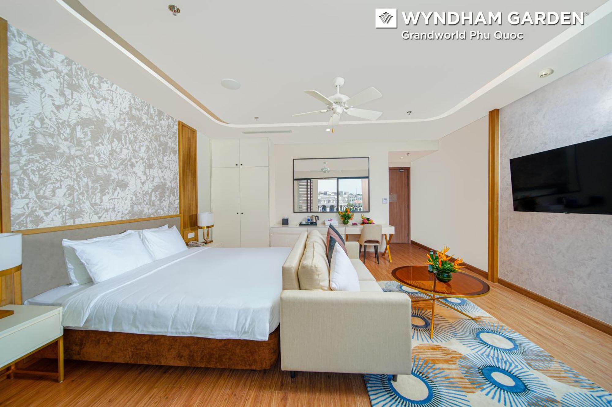 Отель Wyndham Garden Grandworld Дуонг-Донг Экстерьер фото