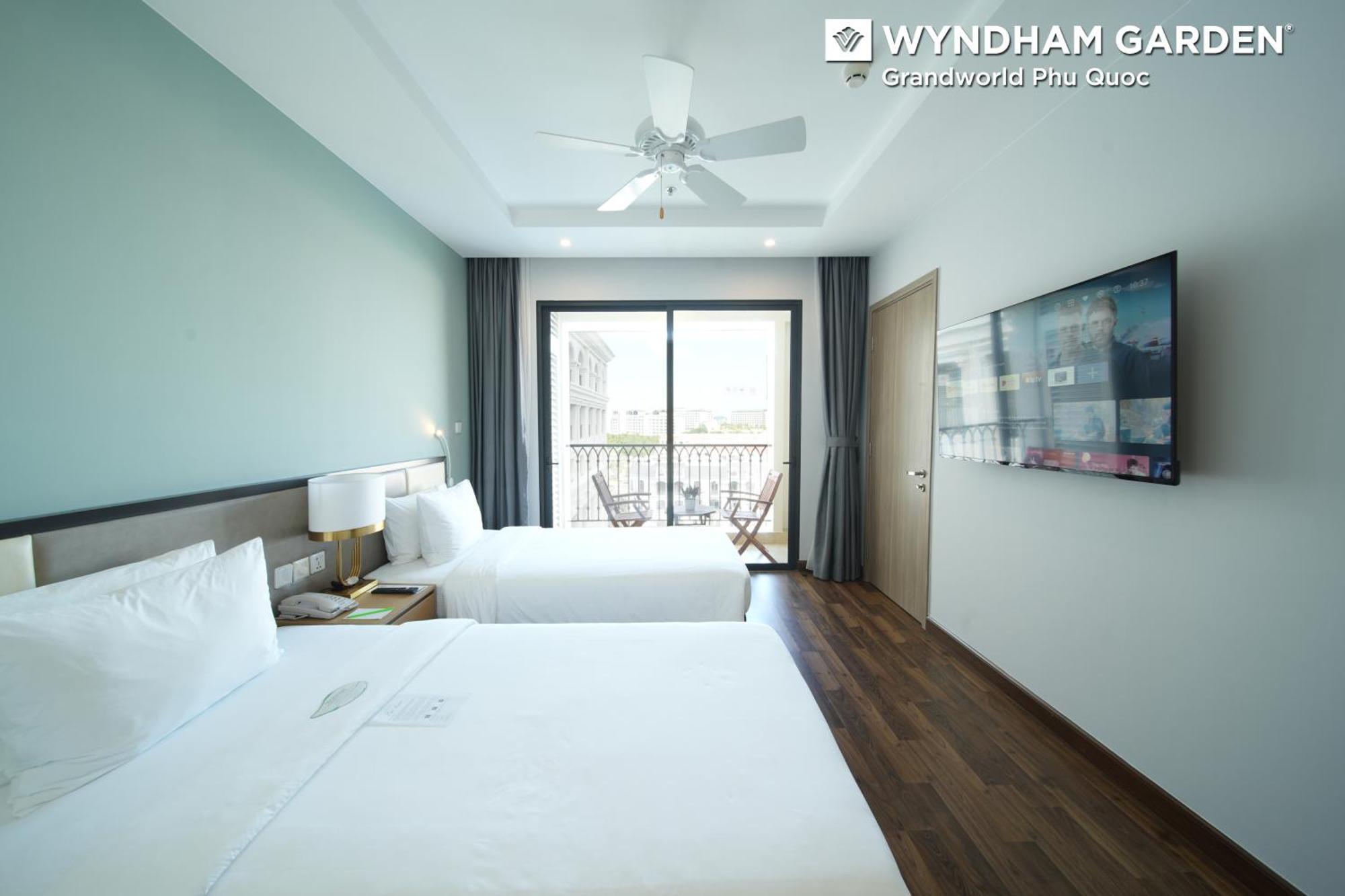 Отель Wyndham Garden Grandworld Дуонг-Донг Экстерьер фото