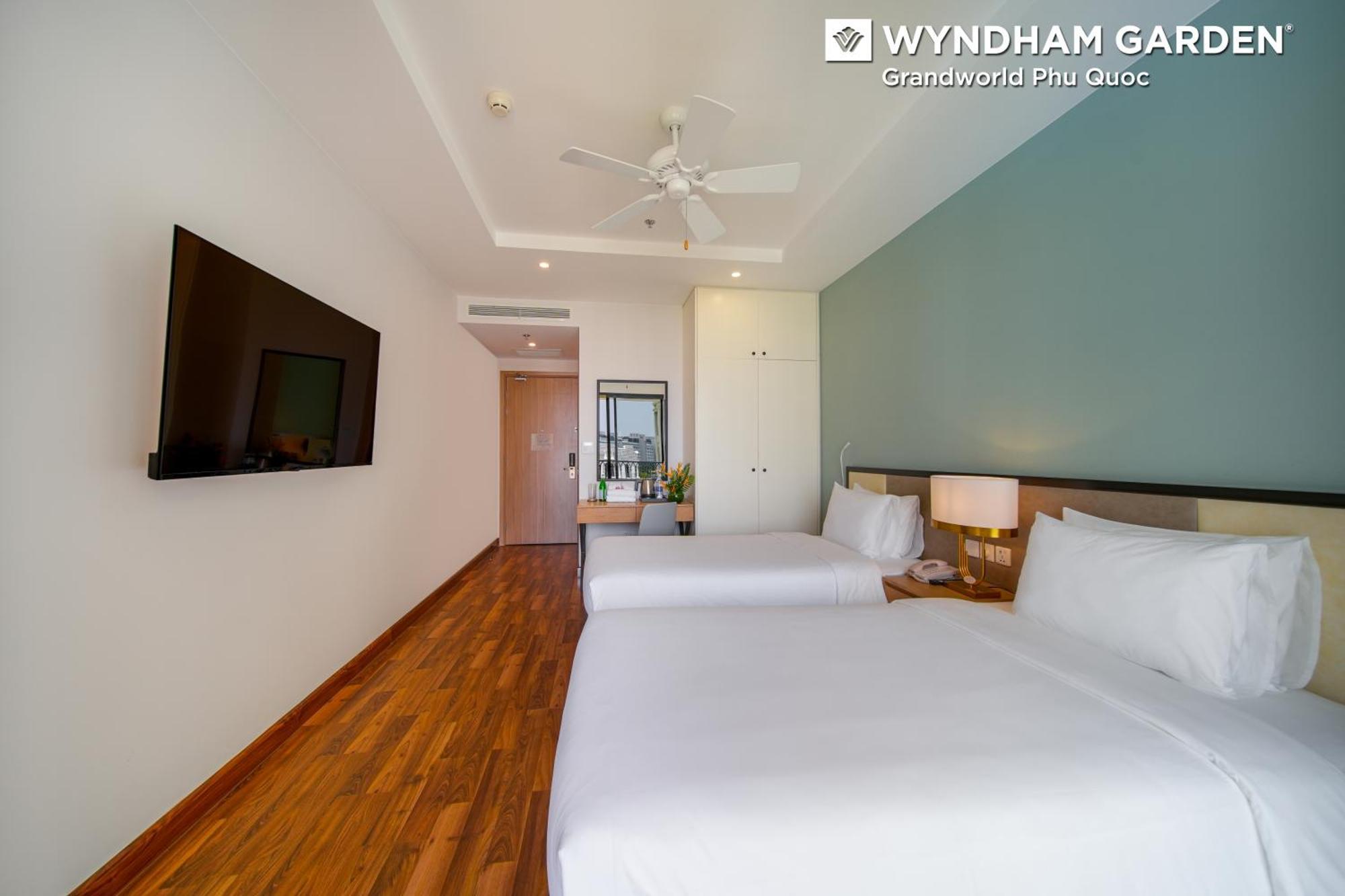 Отель Wyndham Garden Grandworld Дуонг-Донг Экстерьер фото