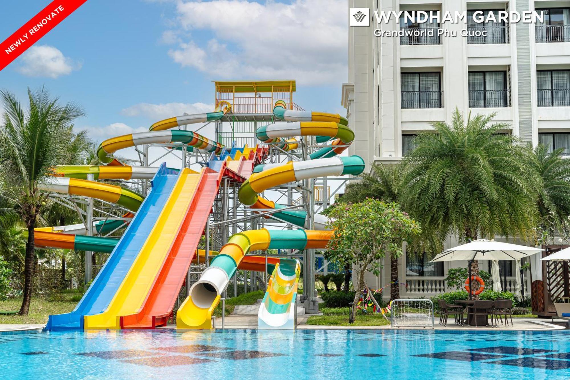 Отель Wyndham Garden Grandworld Дуонг-Донг Экстерьер фото